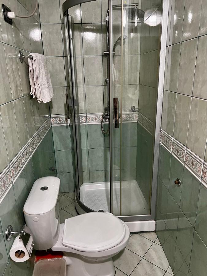 15 * Tiranë